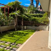 Casa con giardino