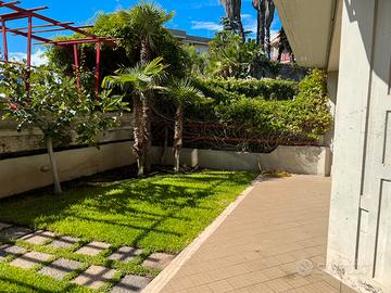 Casa con giardino