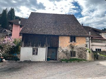 Peculiare stavolo da ristrutturare a Rigolato