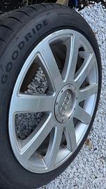 Cerchi in lega con pneumatici nuovi Audi A 4