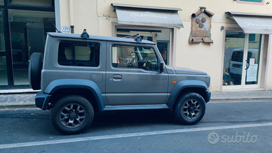 Suzuki Jimny 4 serie 4 posti