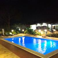 A. Milicia villa con piscina privata