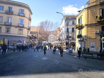 NEGOZIO A NAPOLI