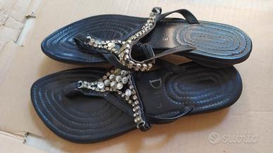 infradito di pelle  con brillantini