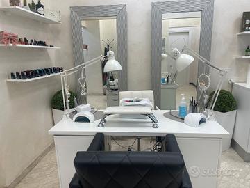 postazione per manicure / gel unghie