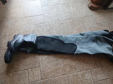 salopette pesca con stivali