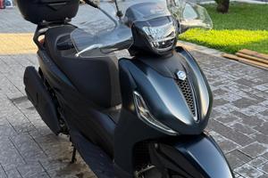 Beverly 400 S