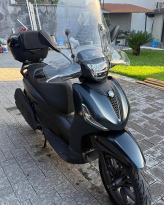 Beverly 400 S