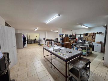 Immobile di 155 m² con 2 locali a Signa