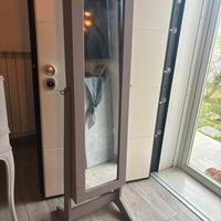 Specchiera/ toeletta organizer: si apre con chiave