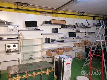 scaffali arredamento negozio