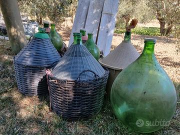 Damigiane in  vetro rivestite dare come recipienti