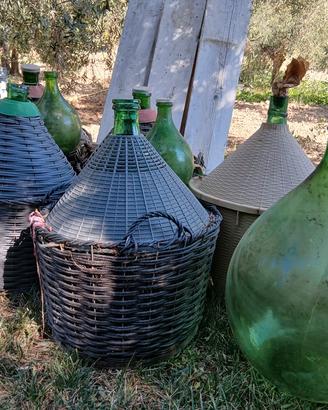 Damigiane in  vetro rivestite dare come recipienti