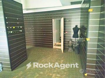 NEGOZIO DUE VETRINE ULTERIORMENTE AMPLIABILE VIA N