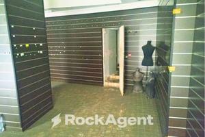 NEGOZIO DUE VETRINE ULTERIORMENTE AMPLIABILE VIA N