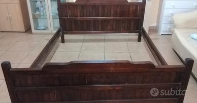 Letto matrimoniale antico in arte povera 