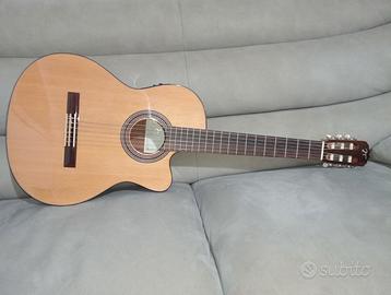 Chitarra classica elettrificata Yose Torres