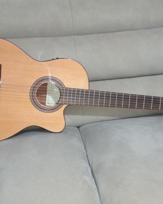 Chitarra classica elettrificata Yose Torres