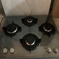 Piano cortura vetro fumè 4 fuochi gas ARISTON