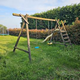 Scivolo più altalene