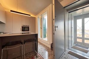 Ampio trilocale ristrutturato-ULTIMO PIANO