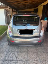 Lancia y modello oro