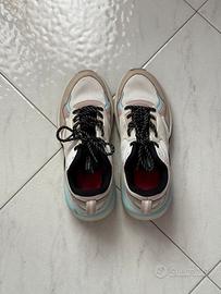 Scarpe da ginnastica numero 38