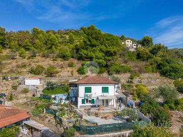 PORZIONE DI BIFAMILIARE A IMPERIA