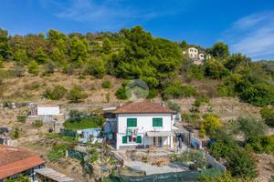 PORZIONE DI BIFAMILIARE A IMPERIA