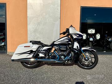 Harley-Davidson 110 Street Glide (2016) - FLHXSE