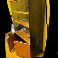 Libreria in legno con ante in vetro