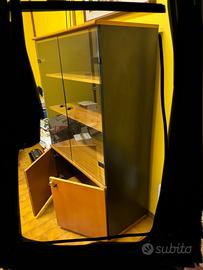 Libreria in legno con ante in vetro