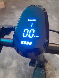 Monopattino elettrico ducati mai usato