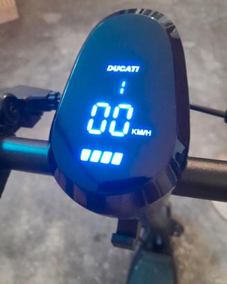 Monopattino elettrico ducati mai usato