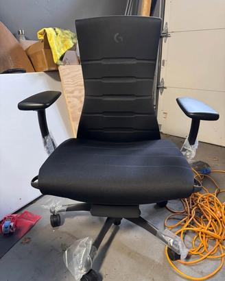 Herman Miller embody Logitech