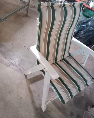 Sedia mare plastica bianca con cuscino a righe