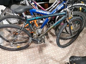 Bicicletta montanbaike ragazzo.