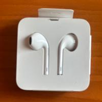 Apple Auricolari EarPods con connettore Lightning