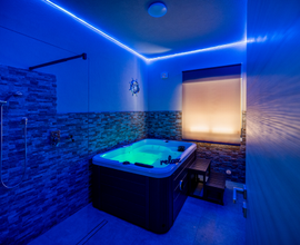 Casa con JACUZZI PRIVATA RISCALDATA