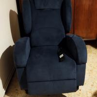 poltrona con alzata assistita e telecomando