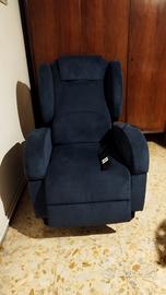 poltrona con alzata assistita e telecomando