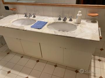 Lavandini, piano in marmo, sanitari, mobiletti