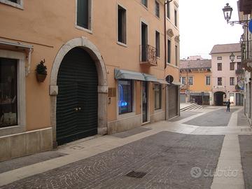 NEGOZIO/UFFICIO in centro storico a Valdagno (VI)