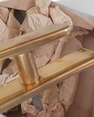 maniglie in ottone per finestre