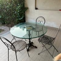 Tavolo rotondo da esterno in vetro con sedie