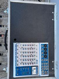 Mixer analogico per dj Karaoke con fly flight case
