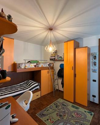 Cameretta a ponte completa a due letti