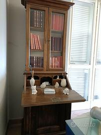 Scrittoio con libreria in noce