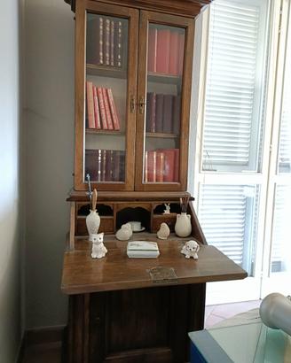 Scrittoio con libreria in noce