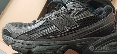 New Balance 740 nere